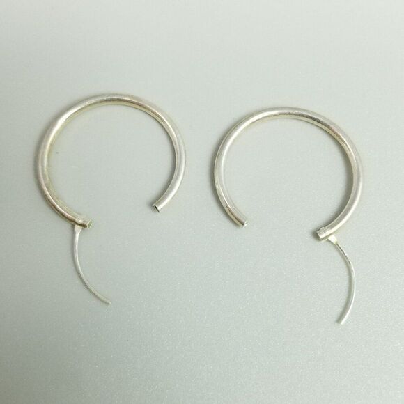 Vintage Sterling Silver Thin Hollow Tube Infinity Hoop Earrings, 1 Inch Size - Picture 8 of 8